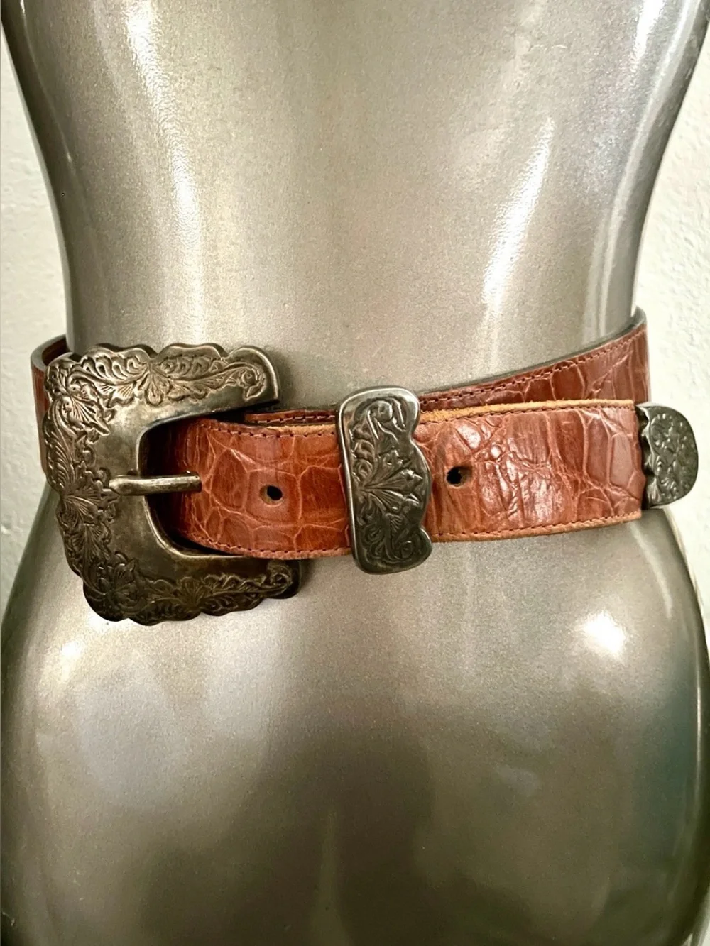 VINTAGE 90’s STREETS AHEAD Croco Embossed Leather BELT From I. MAGNIN Size S